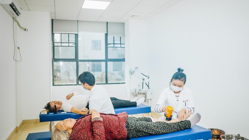 卫生间老人扶手：安全与舒适的守护者**