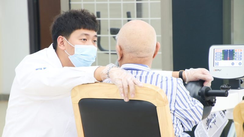 失能老人养老机构：优缺点解析与选择要点